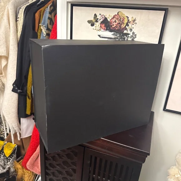 Black empty Chanel box - Picture 3 of 3